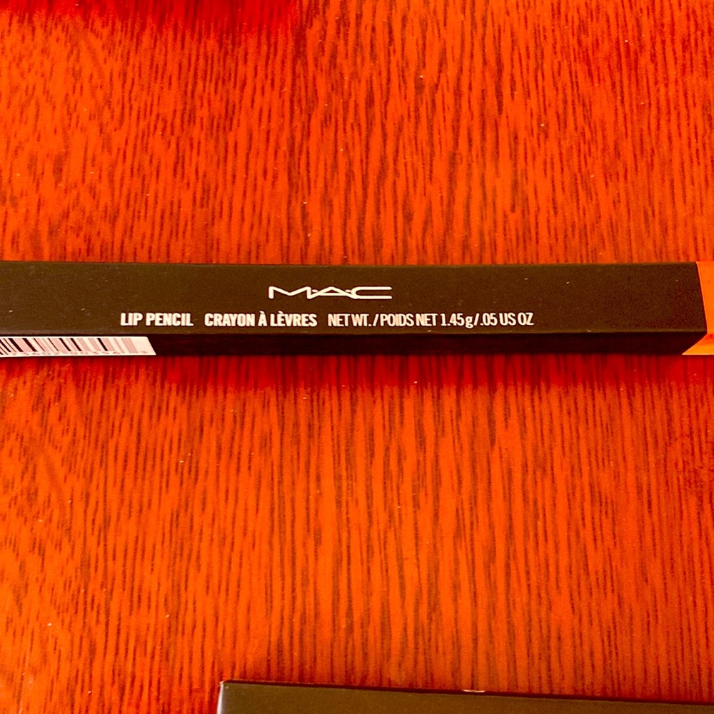Mac lip pencil red